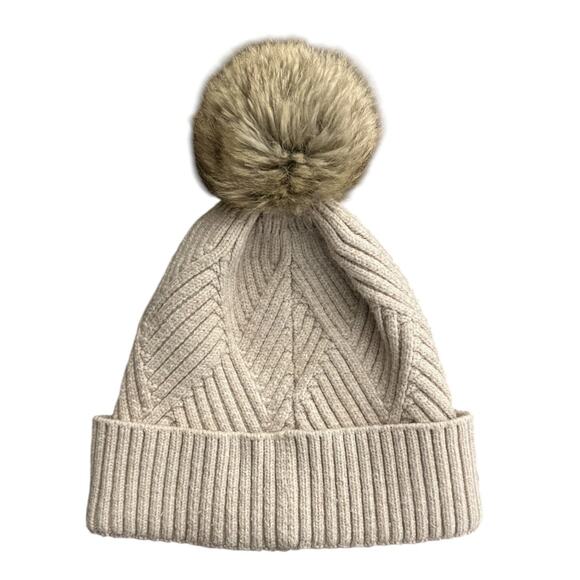 C.C Exclusive Winter Hat Womens One Size Beige Oatmeal Cable Knit Faux Fur Pom - Picture 3 of 7